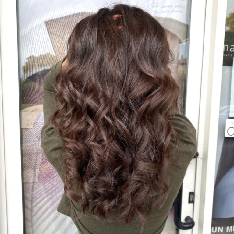 Salone Elisabetta, parrucchiera a Eraclea: primo piano vista da dietro dei capelli di una ragazza appena uscita dal Salone Elisabetta
