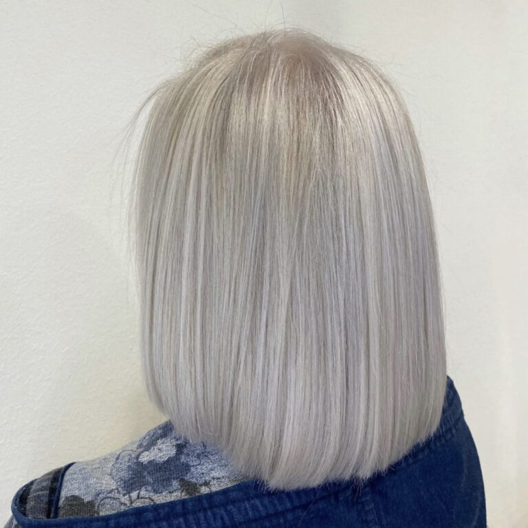 Salone Elisabetta, parrucchiera a Eraclea: primo piano visto da dietro dei capelli dopo il trattamento di lisciatura